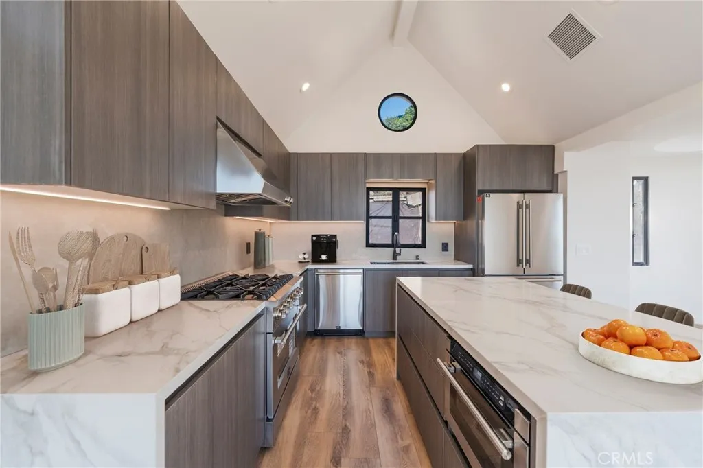 1426 Killarney Avenue, Los Angeles, California 90065 home-pic-6