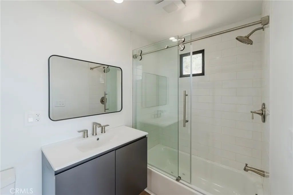 1426 Killarney Avenue, Los Angeles, California 90065 home-pic-15