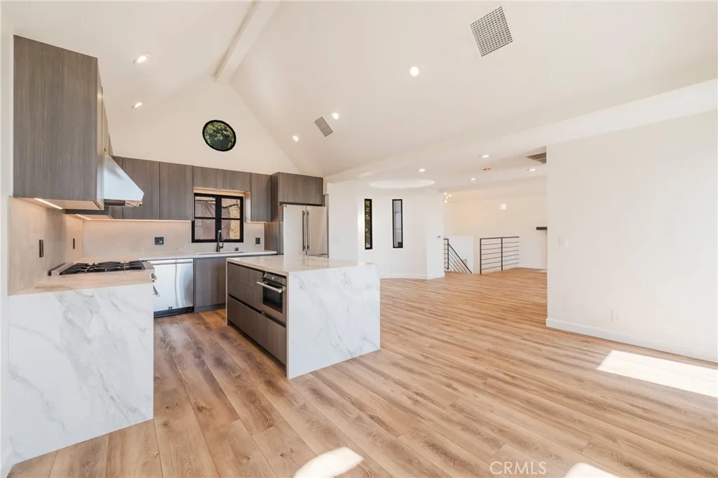 1426 Killarney Avenue, Los Angeles, California 90065 home-pic-10