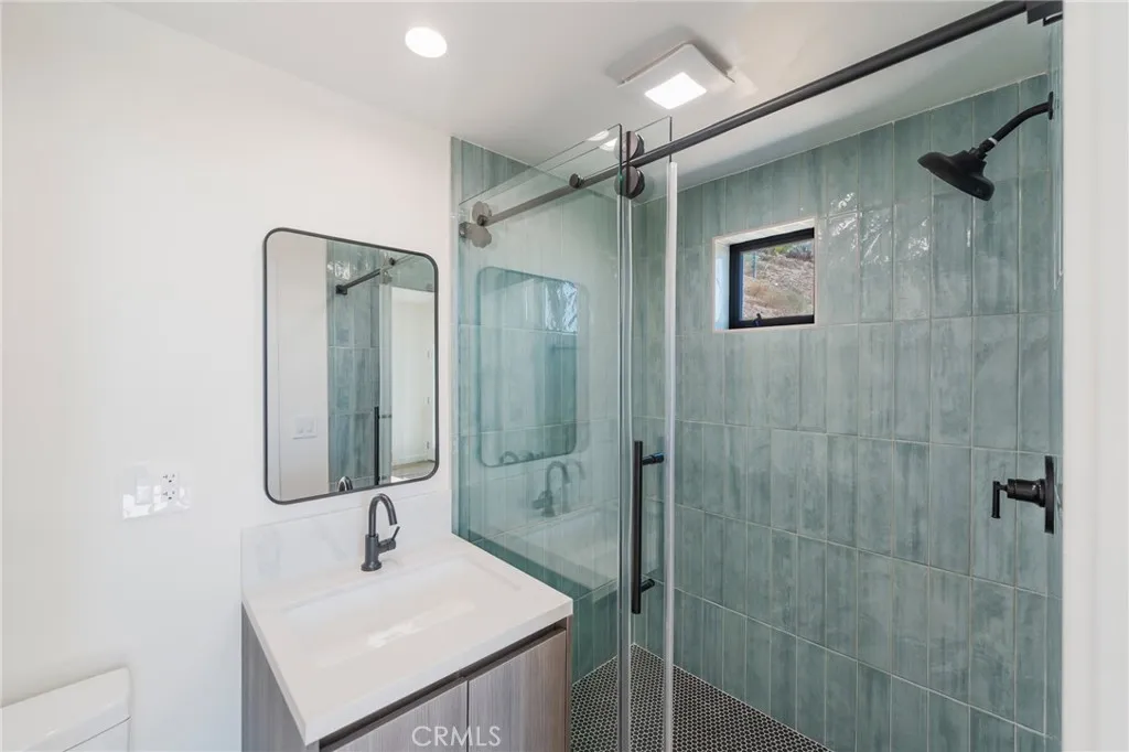 1426 Killarney Avenue, Los Angeles, California 90065 home-pic-23