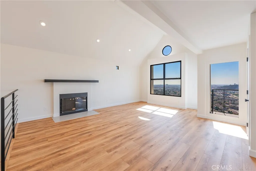 1426 Killarney Avenue, Los Angeles, California 90065 home-pic-3