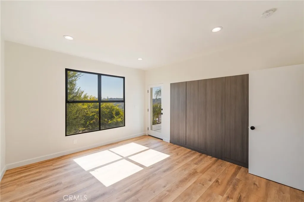 1426 Killarney Avenue, Los Angeles, California 90065 home-pic-22