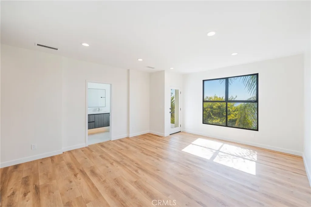1426 Killarney Avenue, Los Angeles, California 90065 home-pic-18