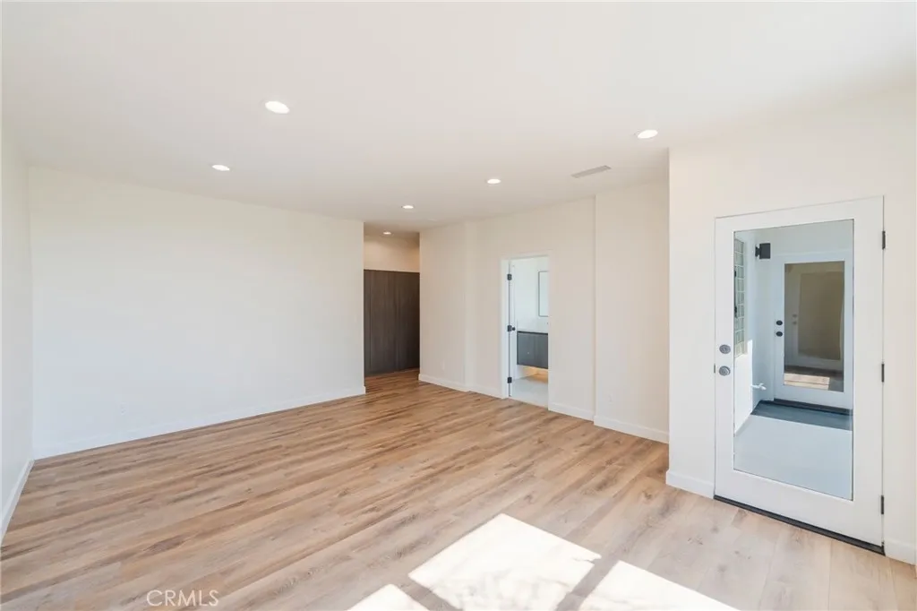 1426 Killarney Avenue, Los Angeles, California 90065 home-pic-17