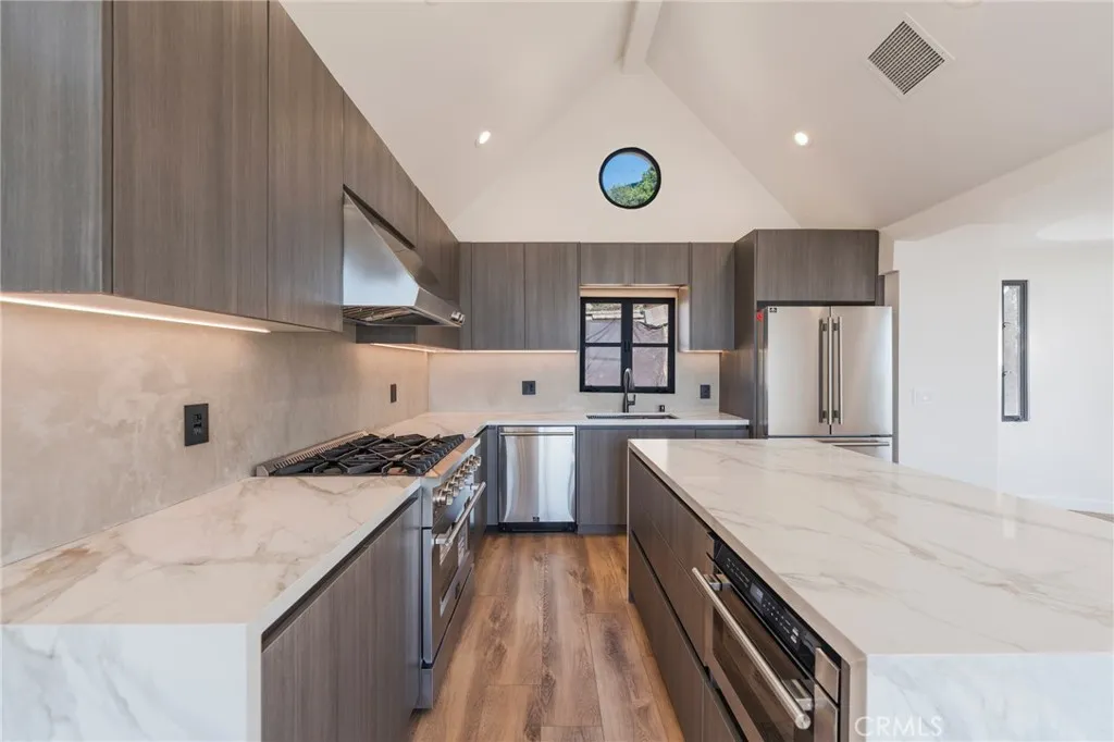 1426 Killarney Avenue, Los Angeles, California 90065 home-pic-7