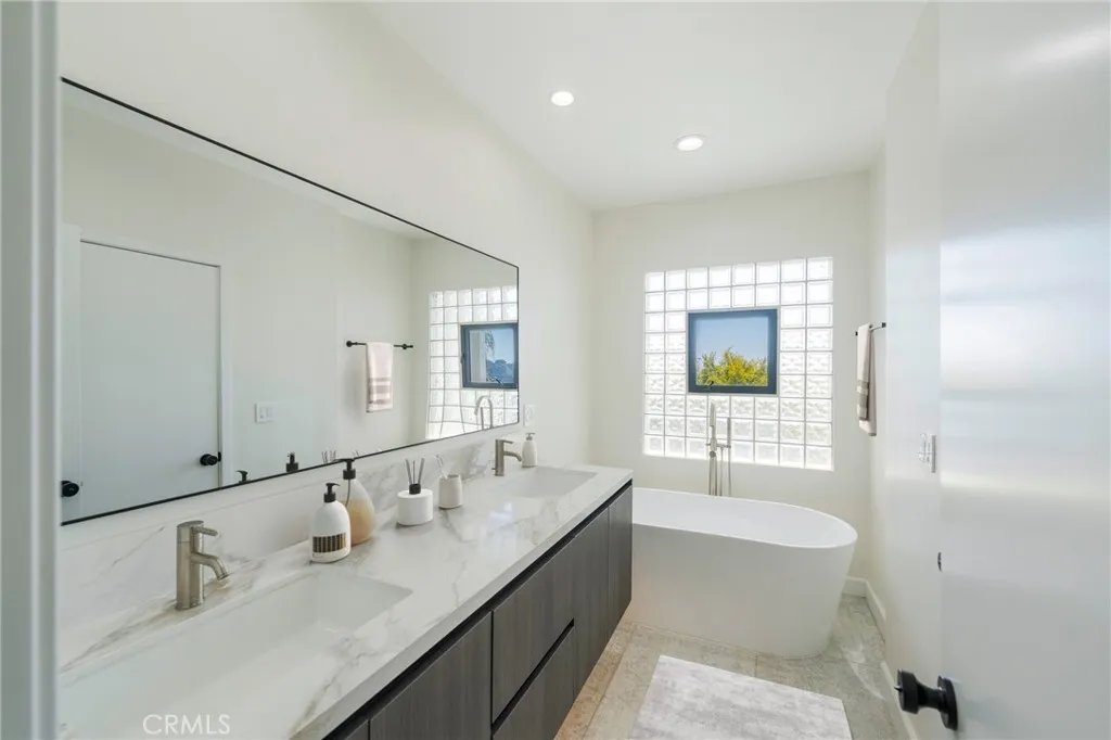 1426 Killarney Avenue, Los Angeles, California 90065 home-pic-19