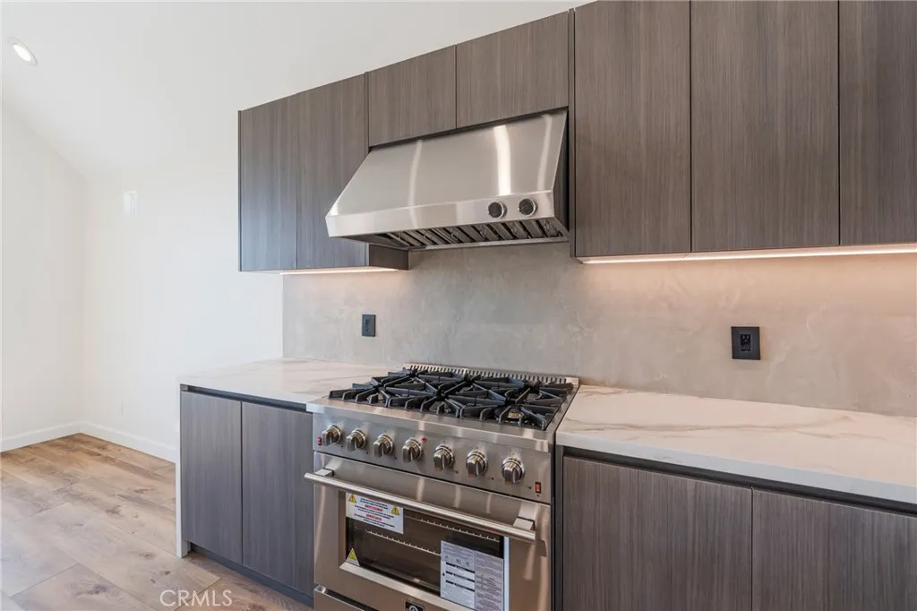 1426 Killarney Avenue, Los Angeles, California 90065 home-pic-11