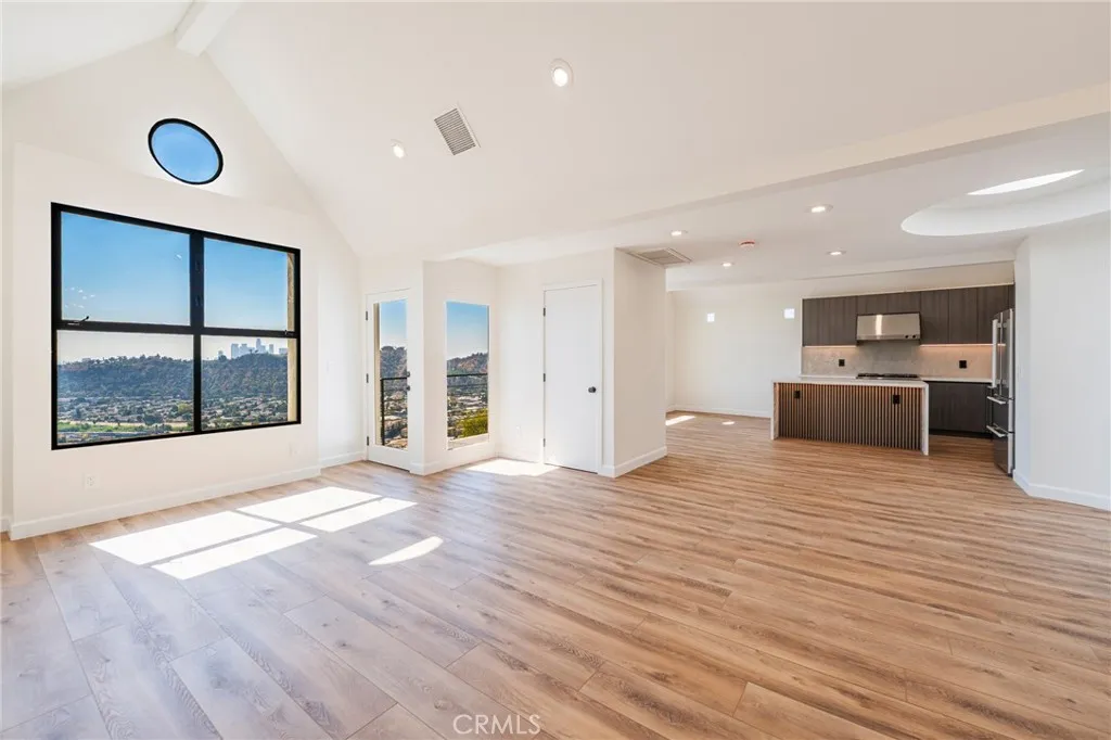 1426 Killarney Avenue, Los Angeles, California 90065 home-pic-5