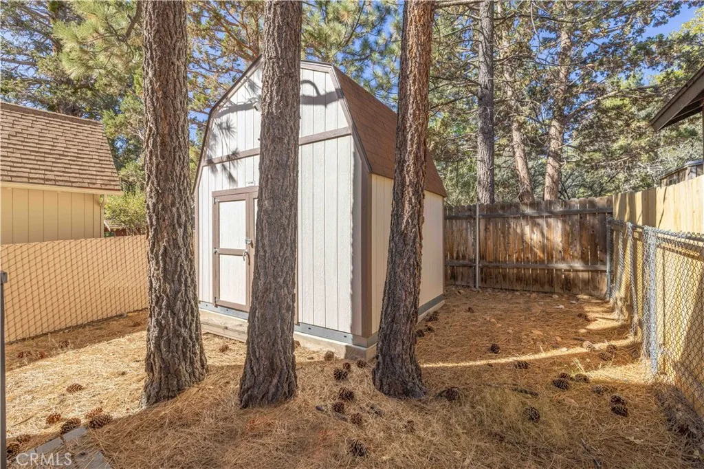 548 Moreno Lane, Sugarloaf, California 92386 home-pic-23