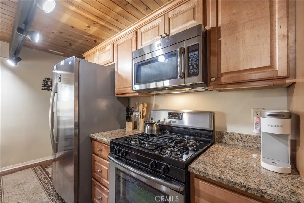 548 Moreno Lane, Sugarloaf, California 92386 home-pic-10