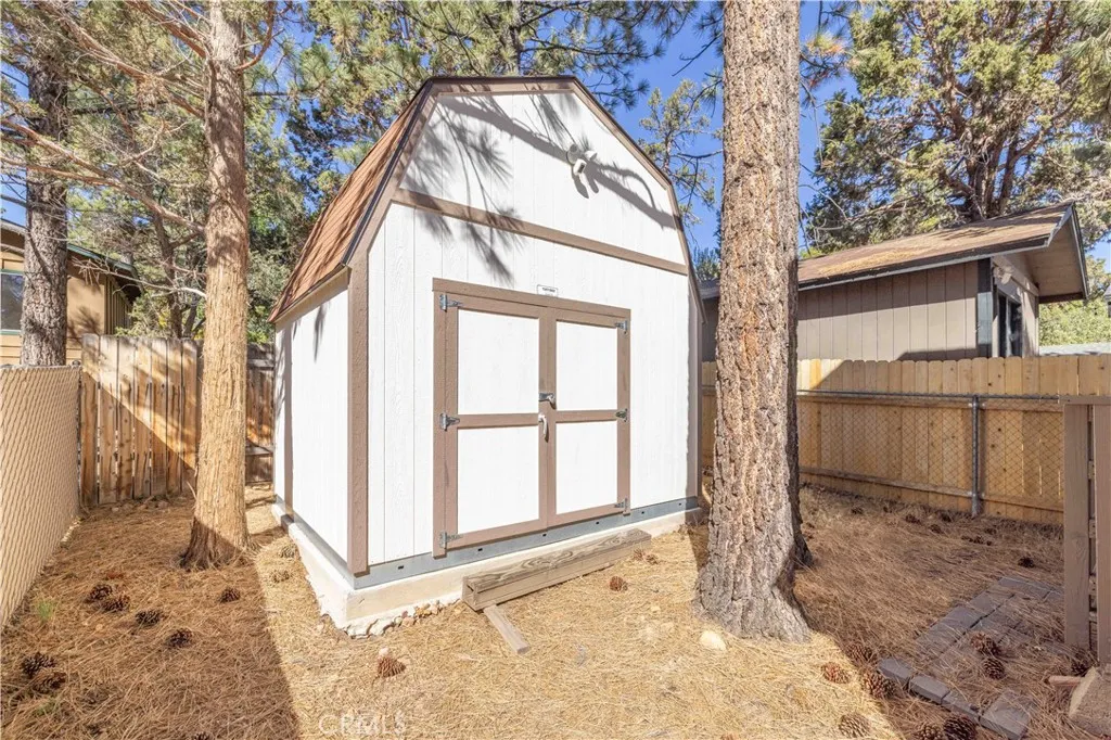548 Moreno Lane, Sugarloaf, California 92386 home-pic-24