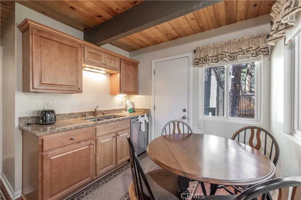 548 Moreno Lane, Sugarloaf, California 92386 home-pic-12