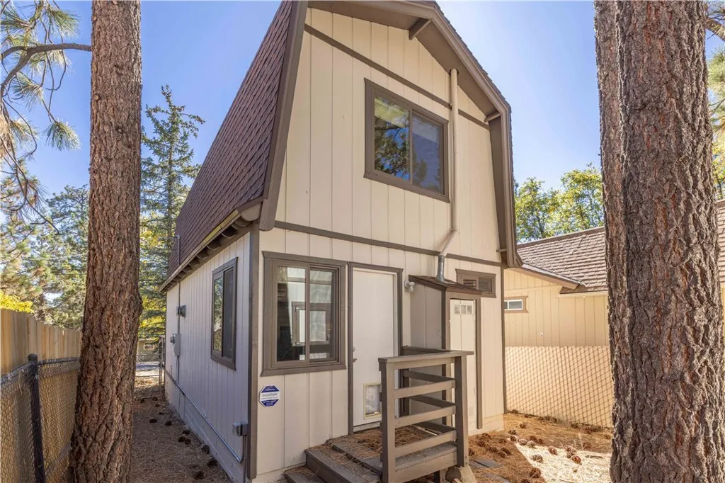 548 Moreno Lane, Sugarloaf, California 92386 home-pic-21