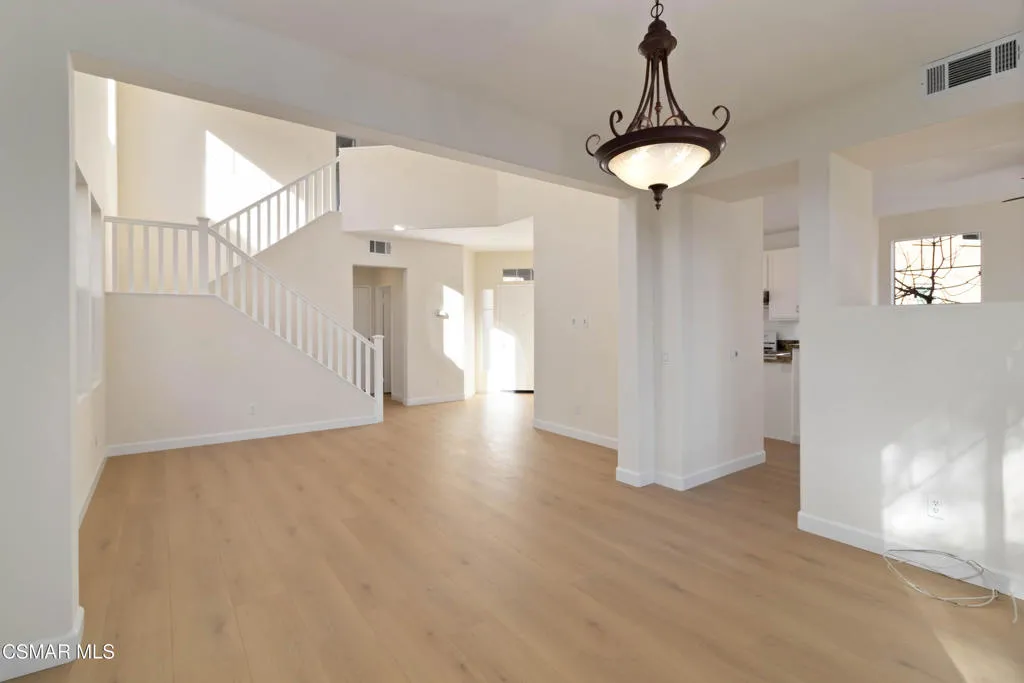 117 Macademia Lane, Simi Valley, California 93065 home-pic-14