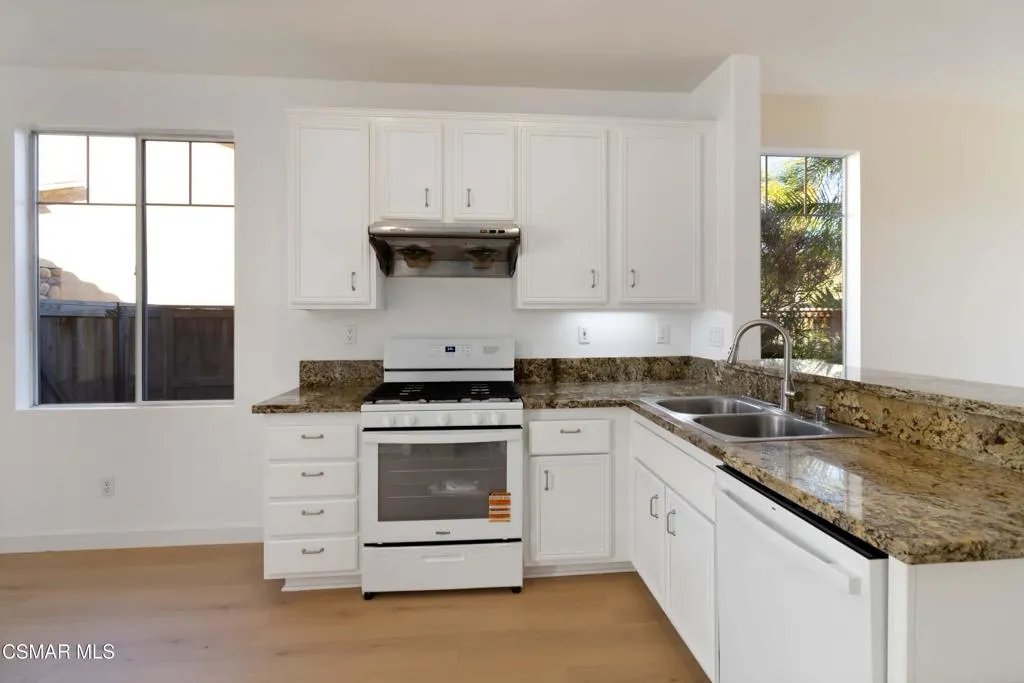 117 Macademia Lane, Simi Valley, California 93065 home-pic-16