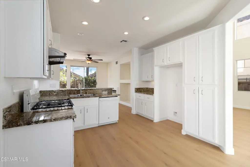 117 Macademia Lane, Simi Valley, California 93065 home-pic-17