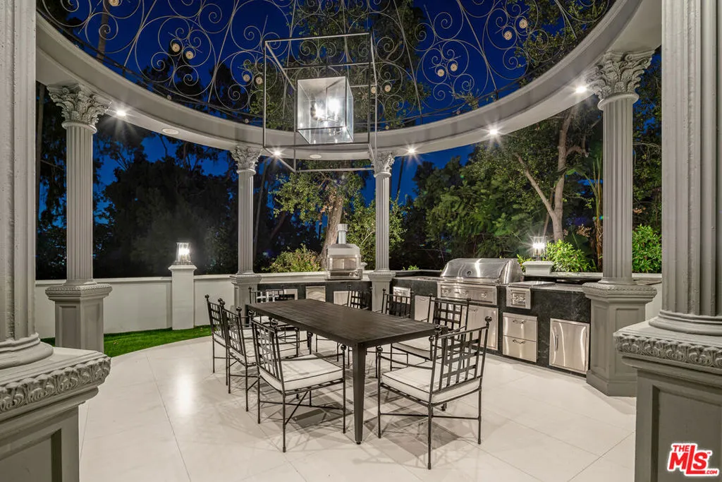 402 Doheny Road, Beverly Hills, California 90210 home-pic-53