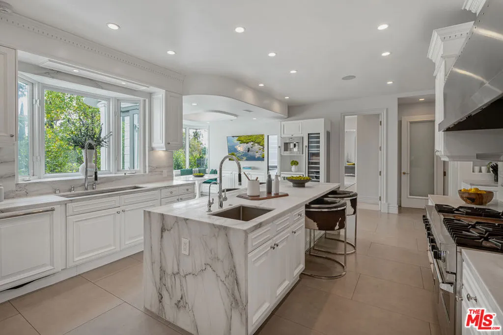 402 Doheny Road, Beverly Hills, California 90210 home-pic-6