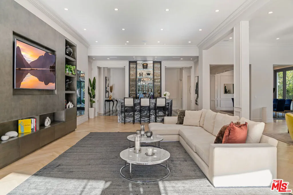 402 Doheny Road, Beverly Hills, California 90210 home-pic-16