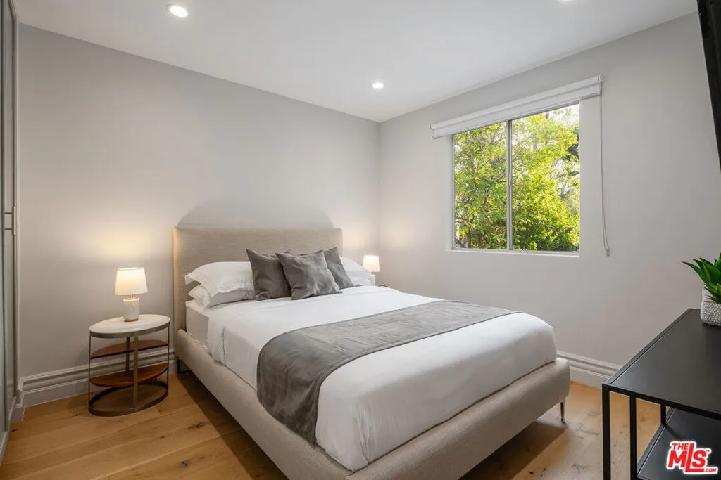 402 Doheny Road, Beverly Hills, California 90210 home-pic-36