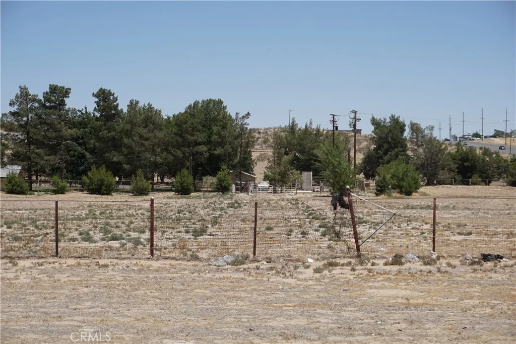 19968 Bear Valley Road, Apple Valley, California 92308 home-pic-5