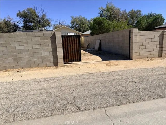 Back-alley way entrance