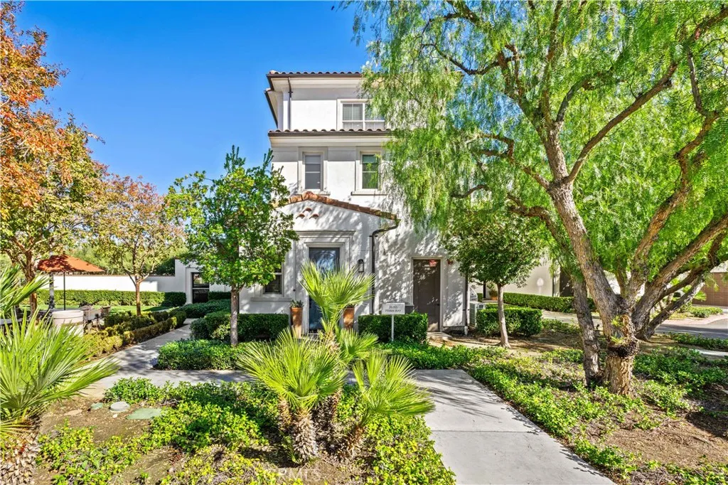 26265 Prima Way, Saugus, California 91350 home-pic-1