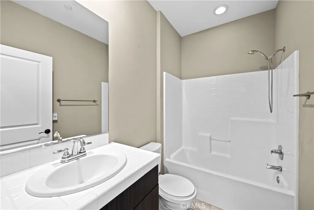 26265 Prima Way, Saugus, California 91350 home-pic-33