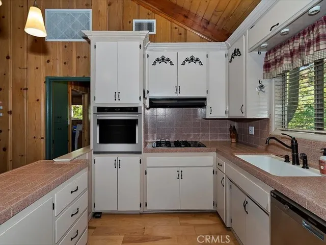264 Forest Circle, Crestline, California 92325