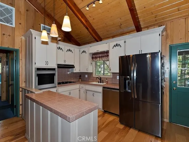 264 Forest Circle, Crestline, California 92325