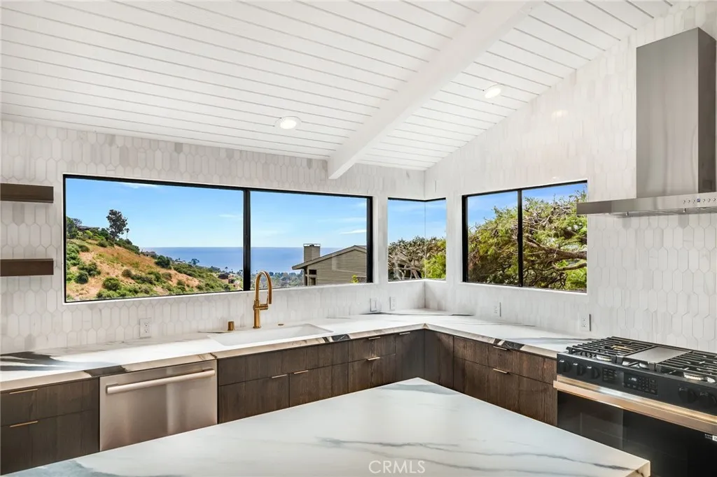 1450 Terrace Way, Laguna Beach, California 92651 home-pic-11