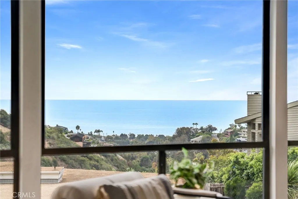 1450 Terrace Way, Laguna Beach, California 92651 home-pic-1