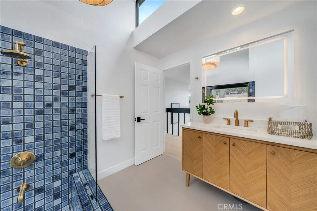 1450 Terrace Way, Laguna Beach, California 92651 home-pic-23