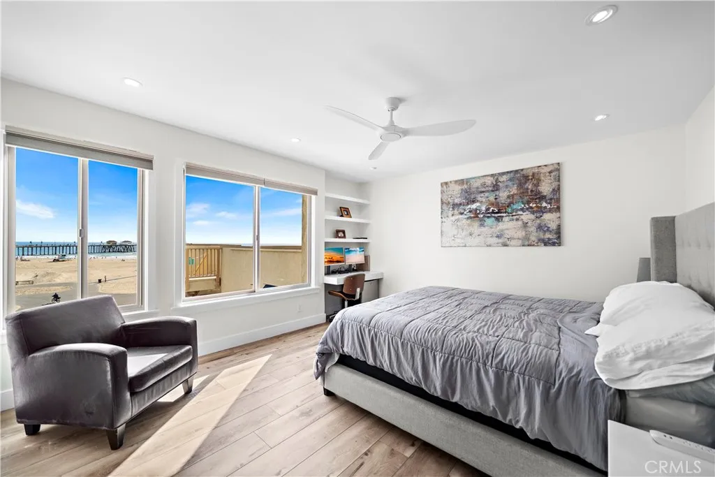 711 Pacific Coast 330, Huntington Beach, California 92648 home-pic-1