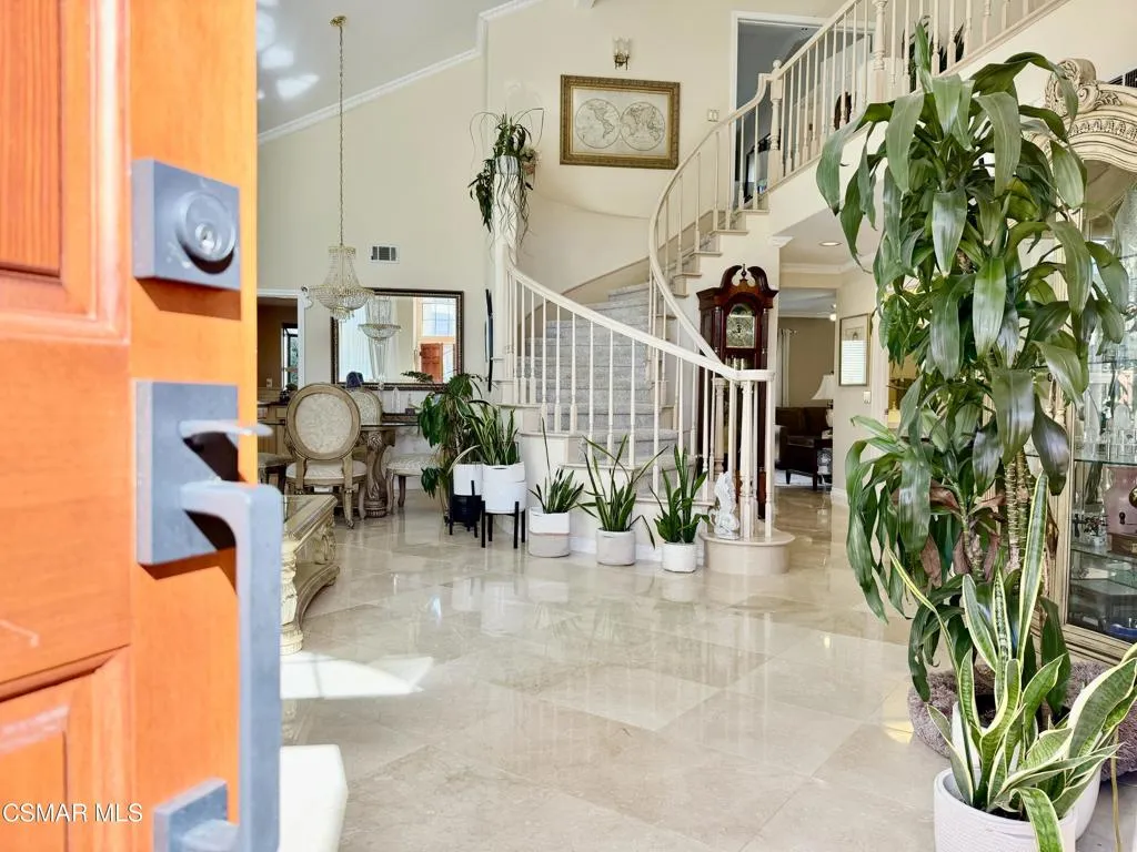 510 Savona Way, Oak Park, California 91377 home-pic-2