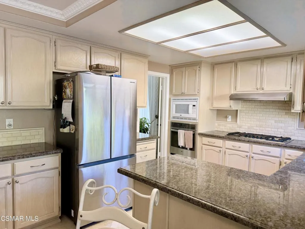 510 Savona Way, Oak Park, California 91377 home-pic-10