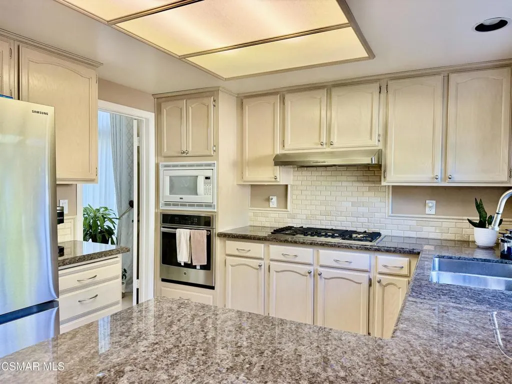 510 Savona Way, Oak Park, California 91377 home-pic-11