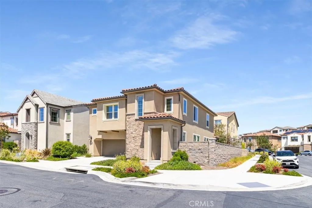 1901 Aliso Canyon Drive, Lake Forest, California 92610 home-pic-2