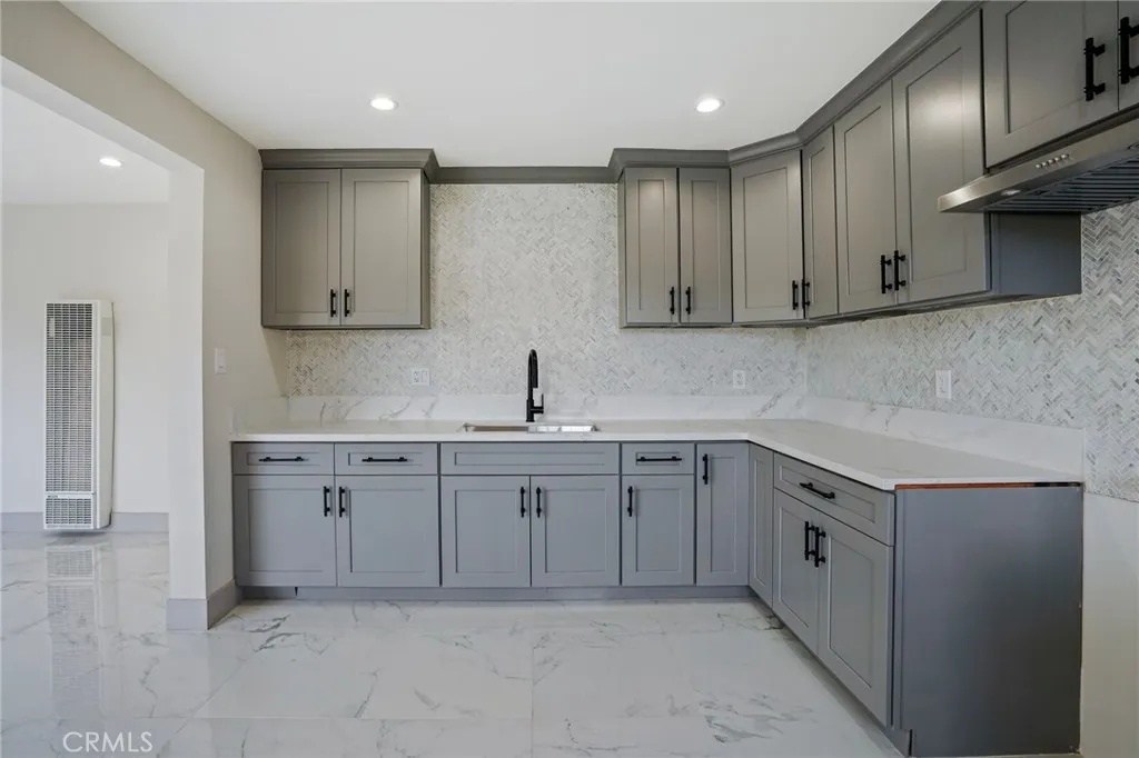 253 E 82nd, Los Angeles, California 90003 home-pic-8