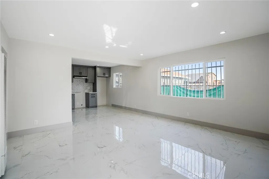 253 E 82nd, Los Angeles, California 90003 home-pic-3