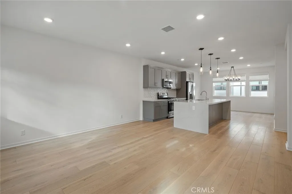 712 S Grable Circle, Orange, California 92868 home-pic-12