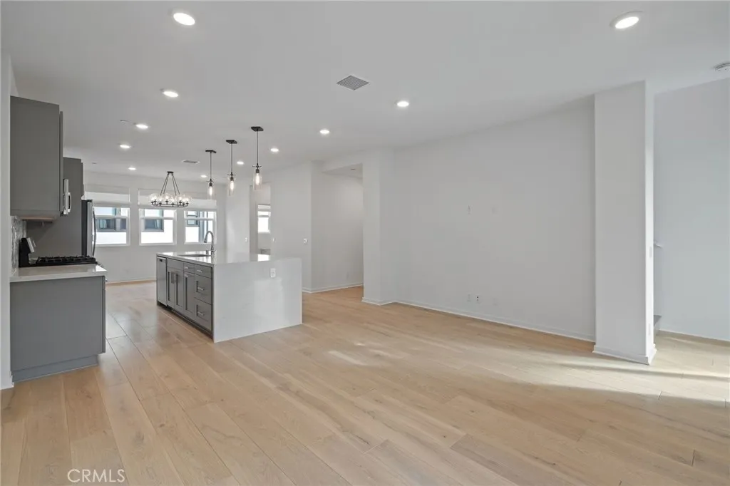 712 S Grable Circle, Orange, California 92868 home-pic-13