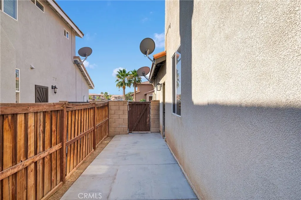 12626 Luna, Victorville, California 92392 home-pic-47