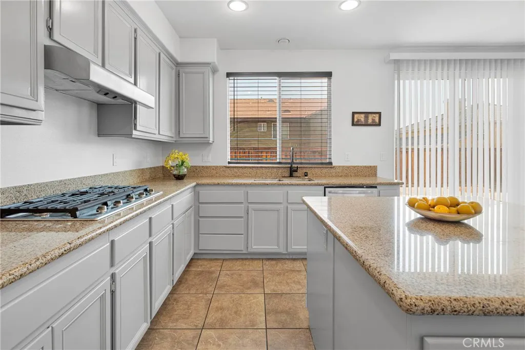 12626 Luna, Victorville, California 92392 home-pic-21