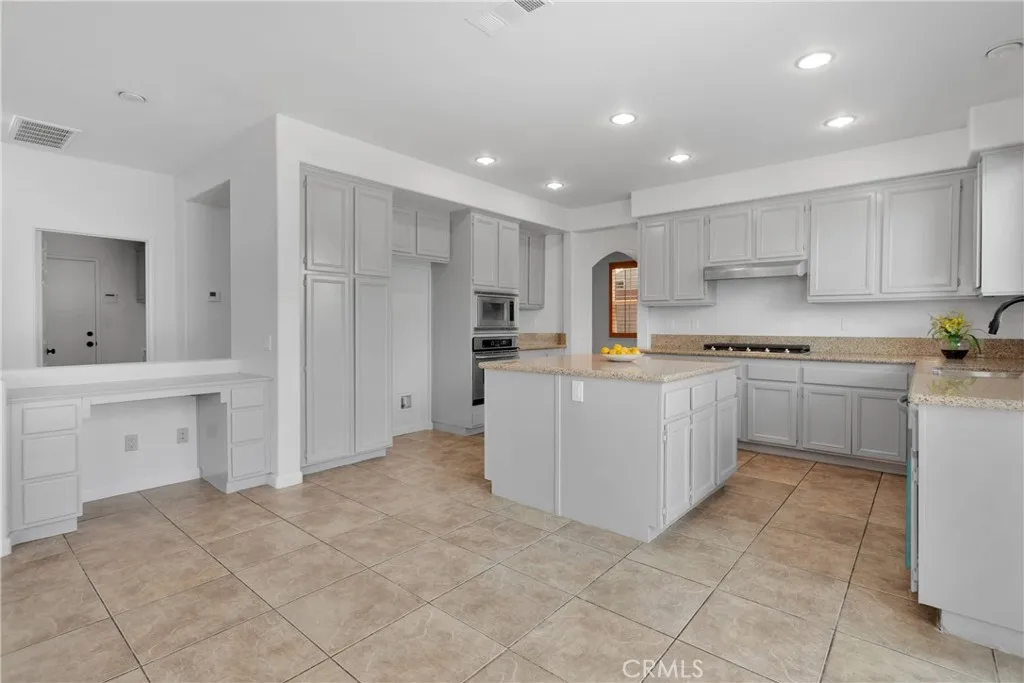 12626 Luna, Victorville, California 92392 home-pic-20