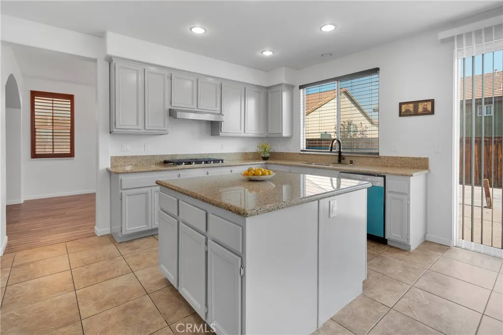 12626 Luna, Victorville, California 92392 home-pic-18