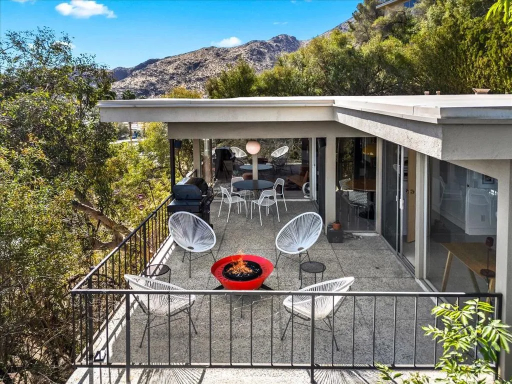 2020 Southridge Drive, Palm Springs, California 92264 home-pic-34