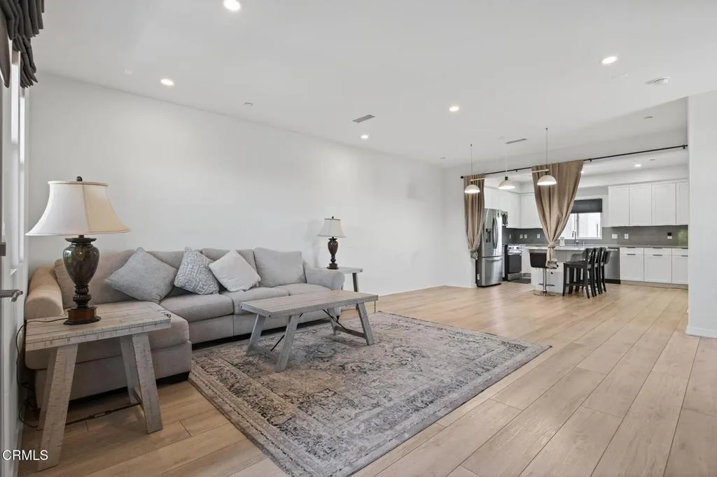 302 Marlee Lane, Camarillo, California 93012 home-pic-2