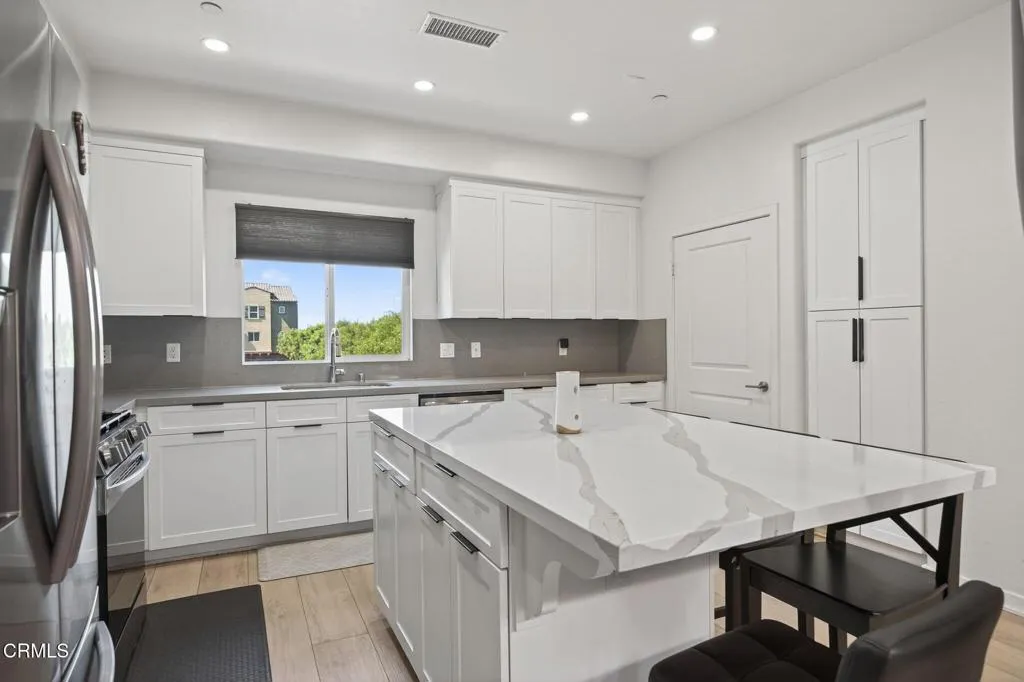 302 Marlee Lane, Camarillo, California 93012 home-pic-6