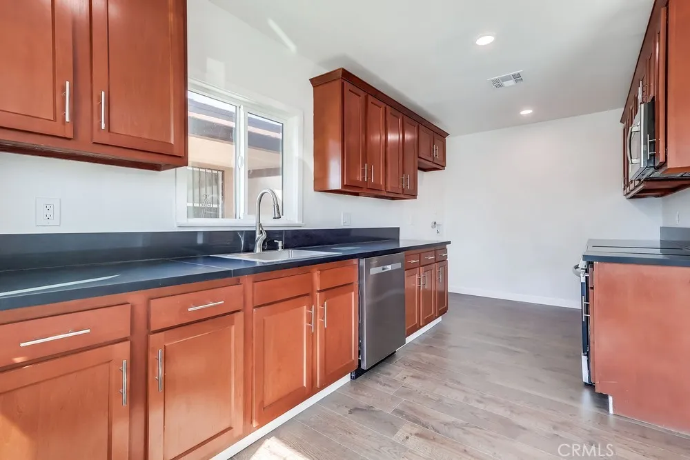 521 W 98th, Los Angeles, California 90044 home-pic-20